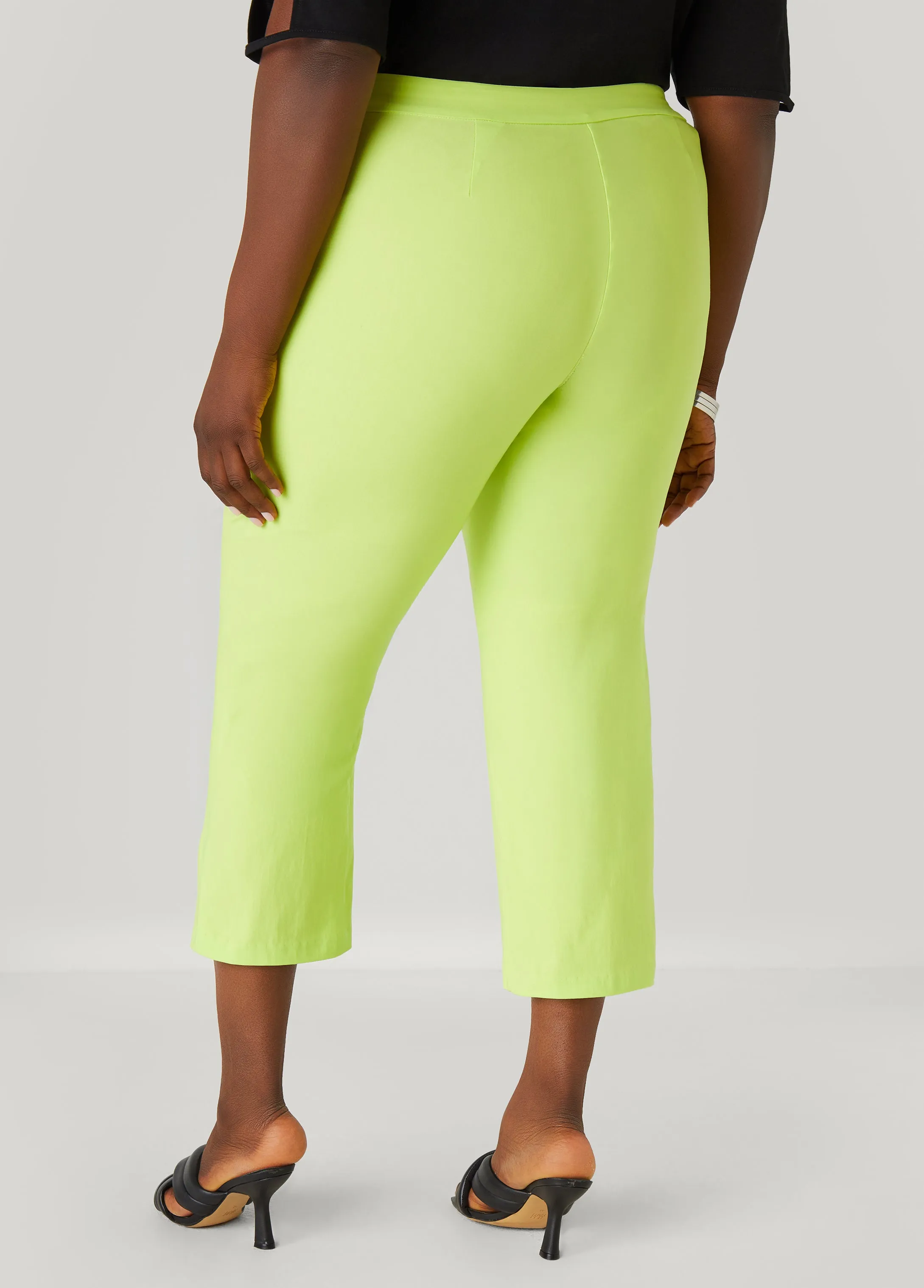 Mid Rise Pull On Capris